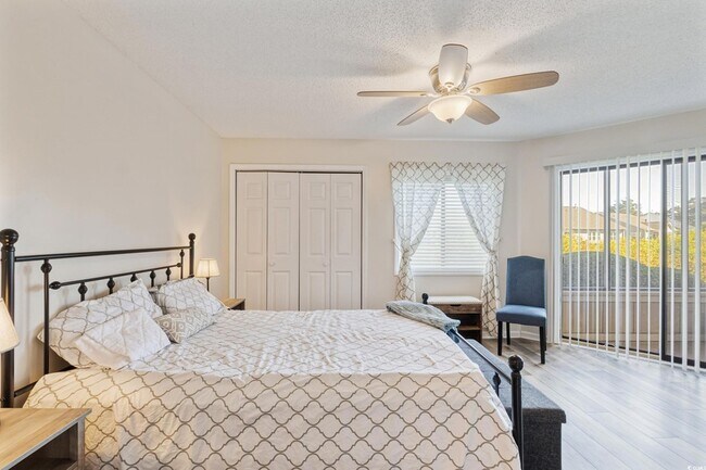 Building Photo - 4242 Pinehurst Cir