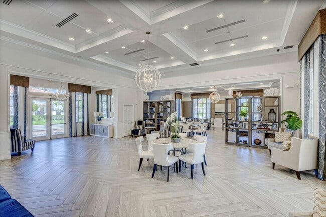 Building Photo - 2025 Sugar Maple Dr