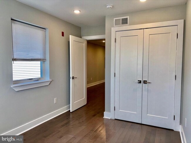 Building Photo - 5334 Cedar Ave