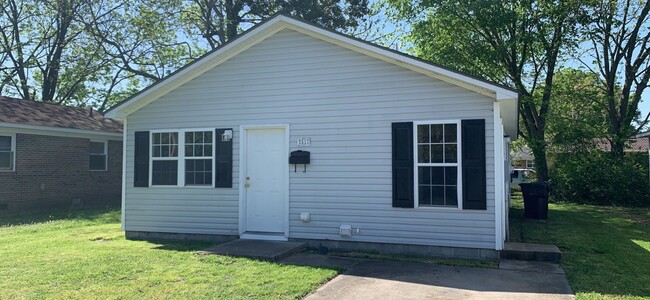 Building Photo - Cute home located in City Limits