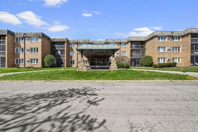 Building Photo - 3200 Virginia Ave S