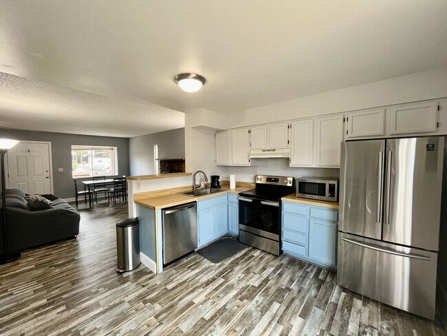 Building Photo - 7618 Lexington Manor Dr