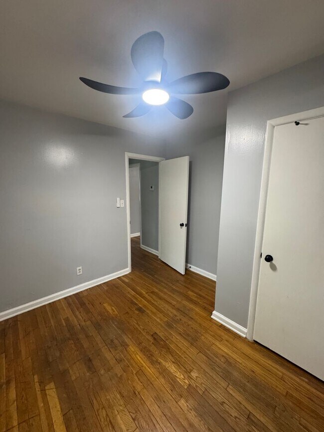 Building Photo - Forest Hills home with park access