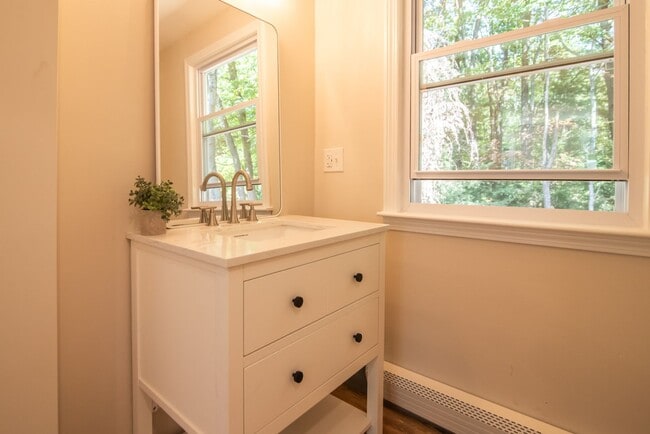 Building Photo - 11 Chatham St