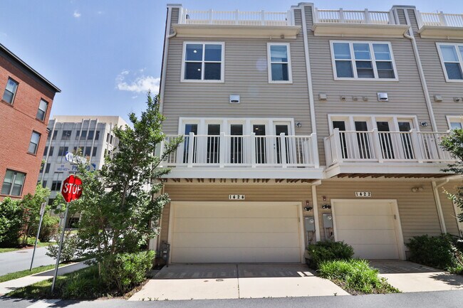 Building Photo - 1424 Piccard Dr