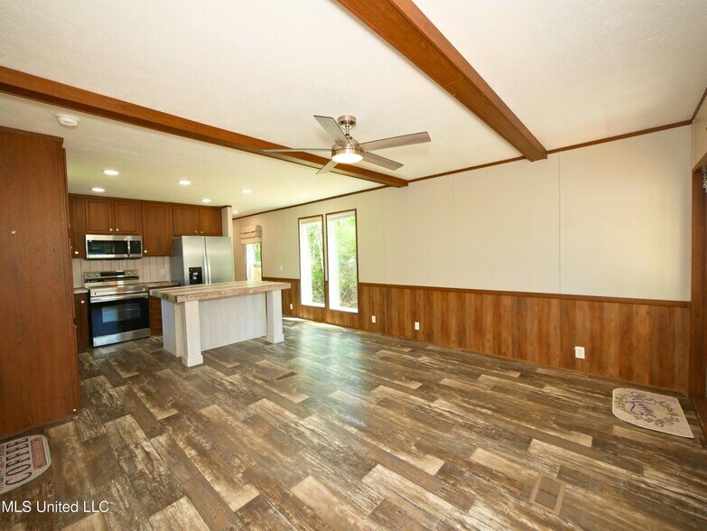 Building Photo - 10731 Lilinoe Way