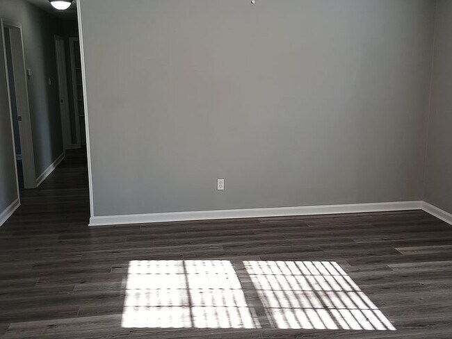 Building Photo - 401 Hayley Ct