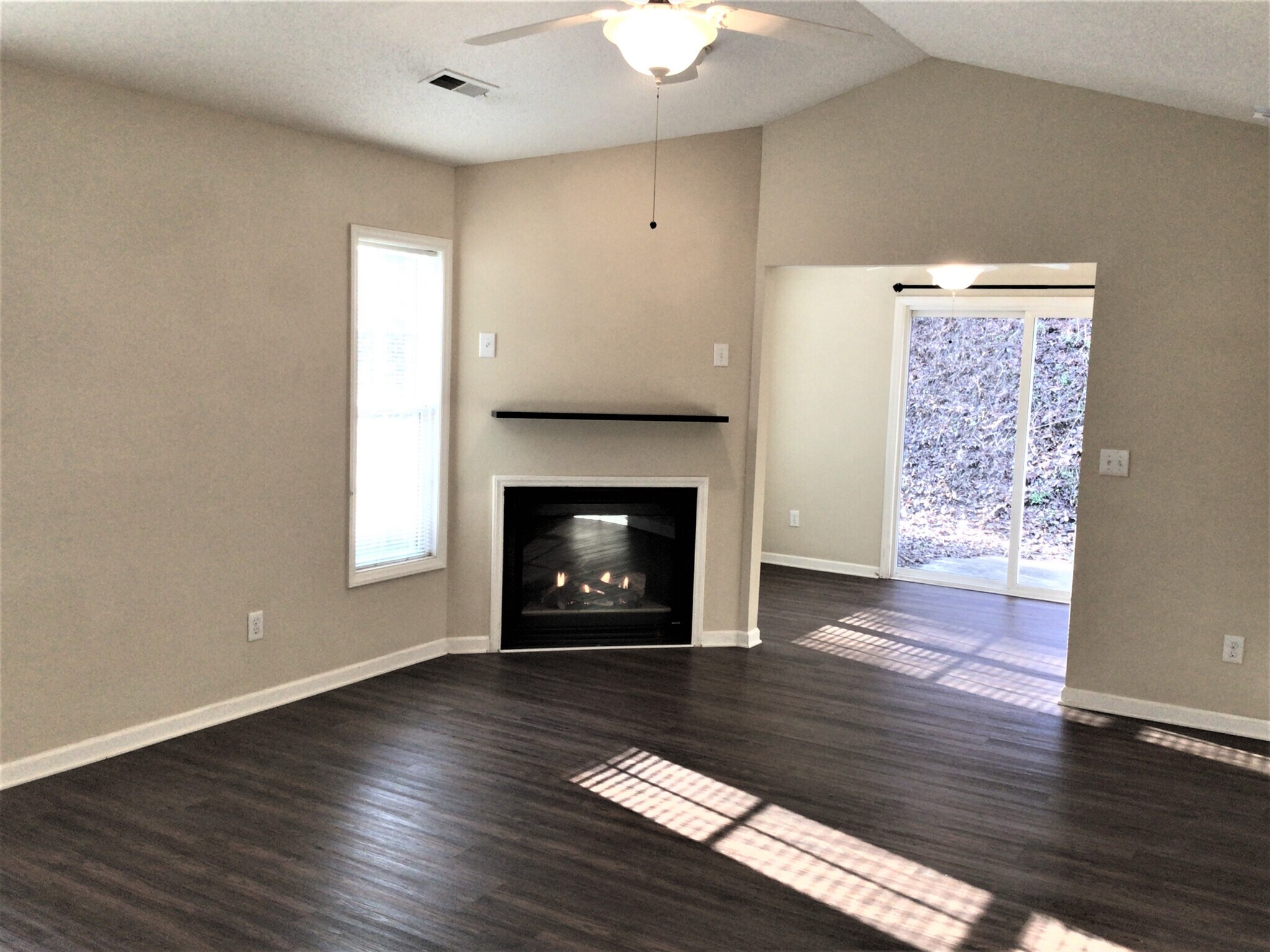 Building Photo - 5470 Regent Village Dr