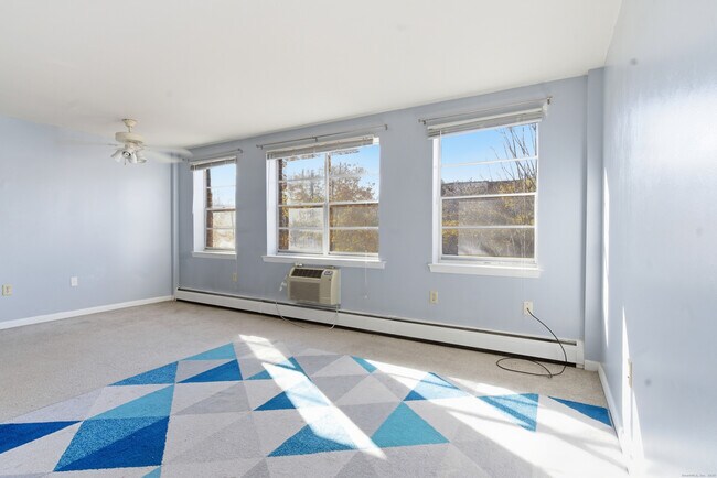 Building Photo - 40 Owen St