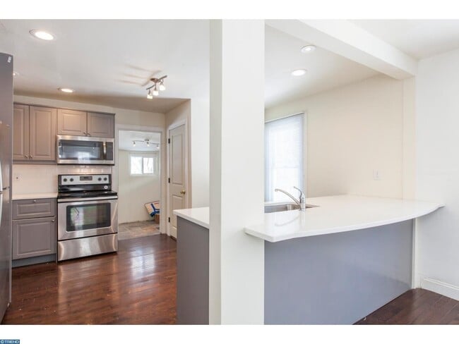 Building Photo - Beautifully Renovated 4 Bedroom, 1.5 Bath ...