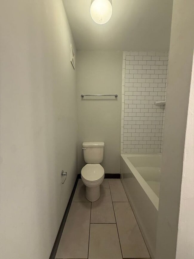 Building Photo - Renovated 1 Bedroom in South Nashville - $99 Deposit Special!