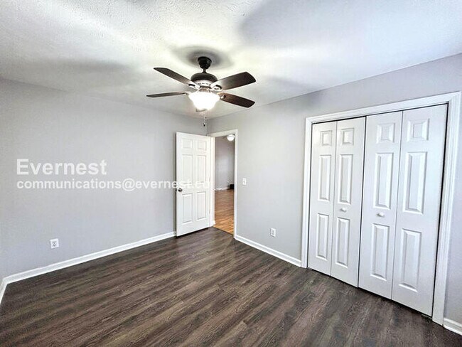 Building Photo - 1808 Lakewood Village Dr