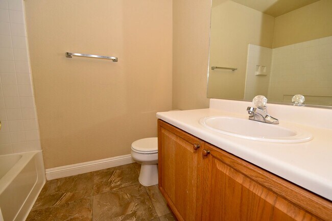 Building Photo - Charming 3-Bedroom, 2.5-Bath Condo with At...