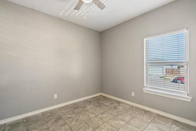 Building Photo - 1013 Tesoro Hills