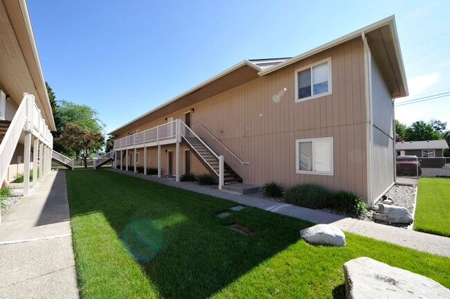 Primary Photo - Hayden Apt. Available 2 bed 1 bath (upstairs)