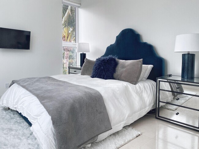 Building Photo - 243 Venetian Dr