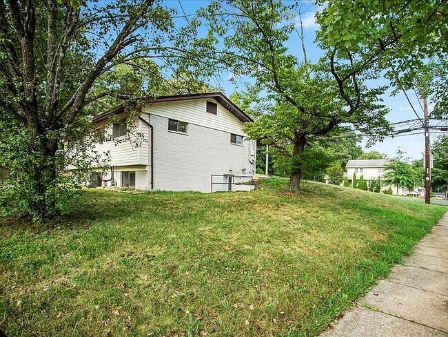 Building Photo - 6700 Cipriano Rd