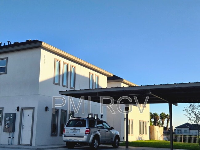 Building Photo - 2912 E Israel Ave