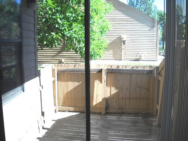 Building Photo - North Boulder Townhome, 1 Car Garage, Wood...