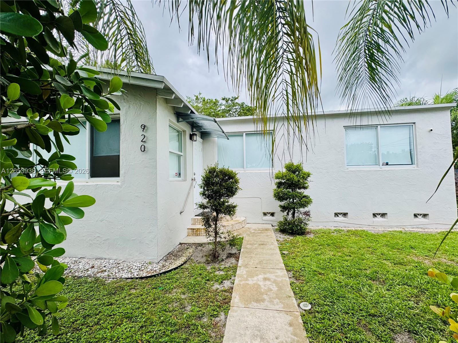 Building Photo - 920 N 26th Ave