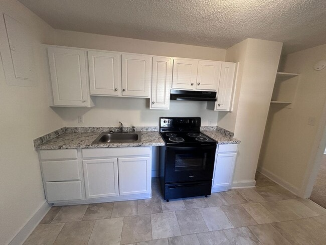 Building Photo - Great central Greensboro location with a detached 2 car garage space! Near UNCG