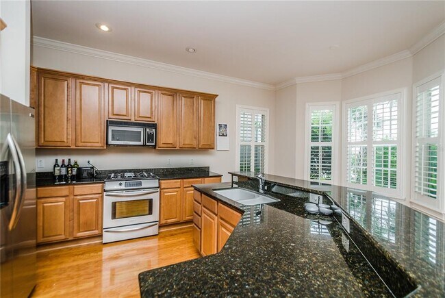 Building Photo - 924 Hemingway Cir