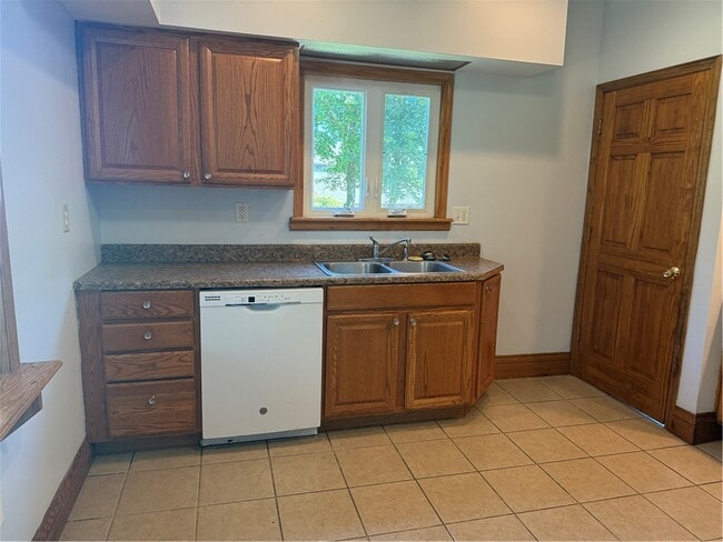 Building Photo - 496 Ridge Rd