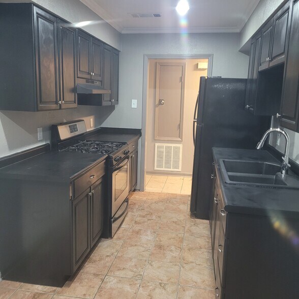 Building Photo - 7801 Unity Dr