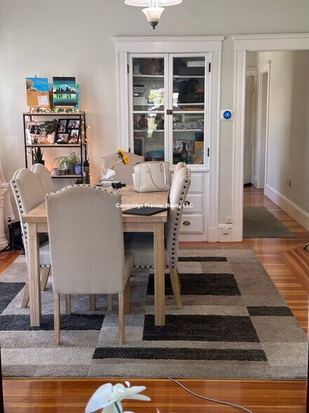 Building Photo - 399 School St