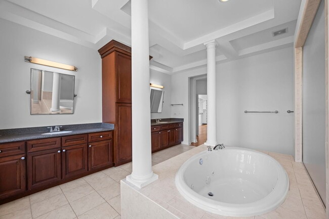 Building Photo - 1813 Admiral Ct