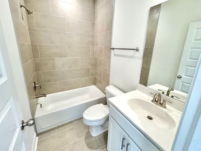 Building Photo - Open House! Now Leasing 5BR/3 Bath Home - Somerville.