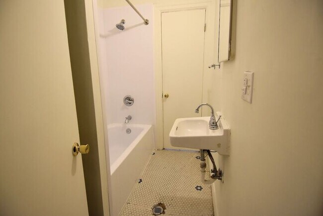 Building Photo - 820 Maury St