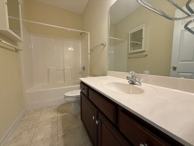Building Photo - 2302 Clandon Dr
