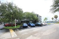 Building Photo - 9401 Crescent Loop Cir