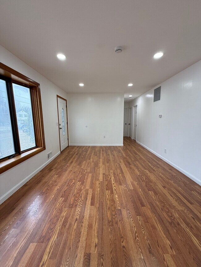 Building Photo - 23 Lamont Rd