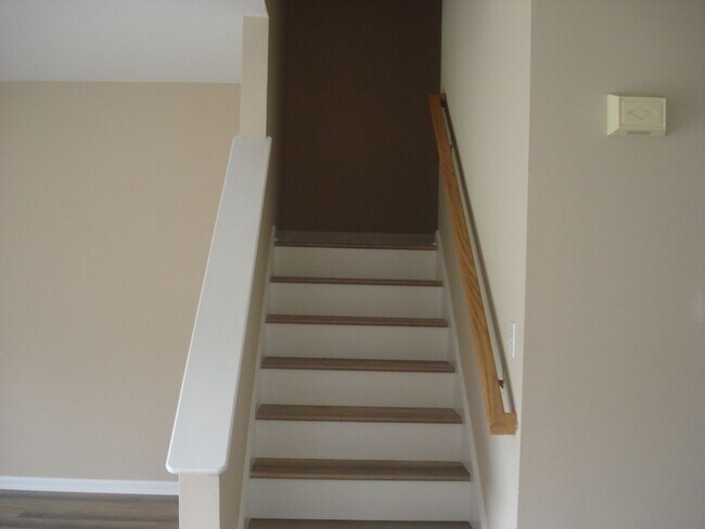 Building Photo - Townhouse in Village of Old Towne