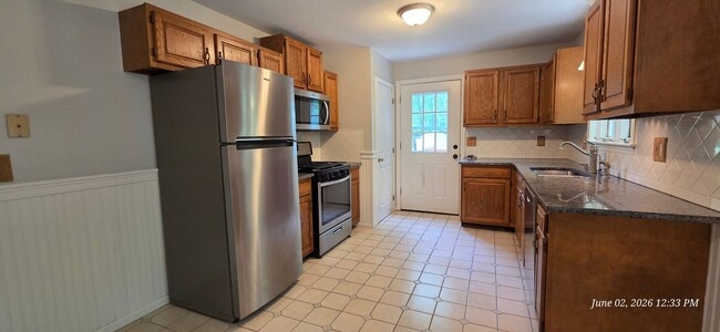 Building Photo - 3 Bedroom, 1.5 bath Condex in North Londonderry
