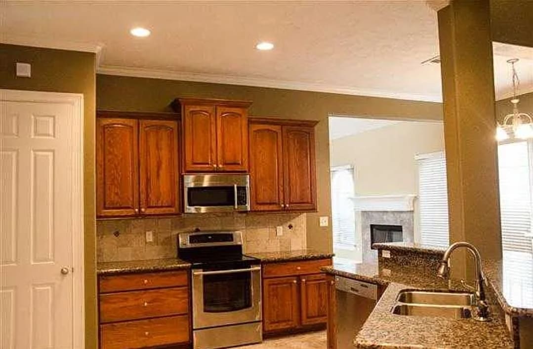 Building Photo - 13 Stonebrook Ct