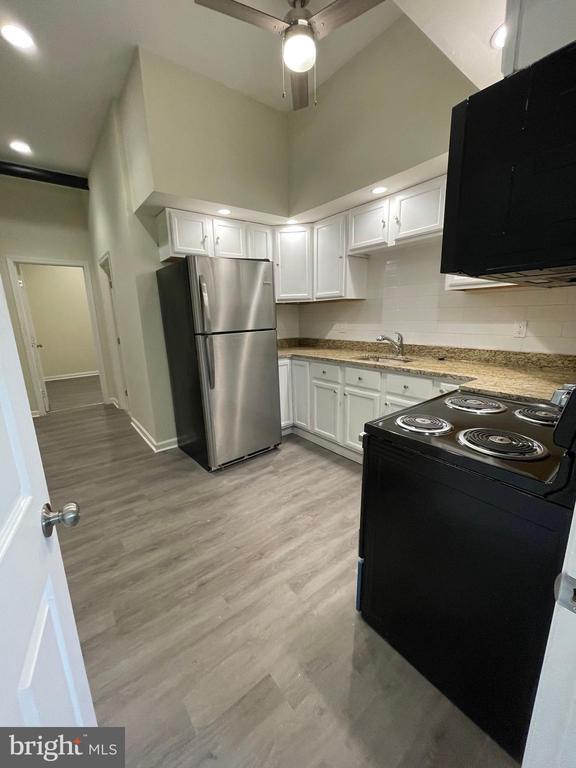 Building Photo - 2003 S 7th St