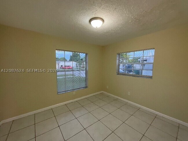 Building Photo - 14202 SW 110th Ave