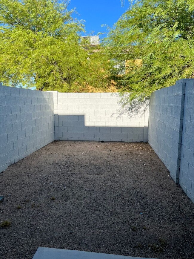 Building Photo - 12731 W Tasha Dr