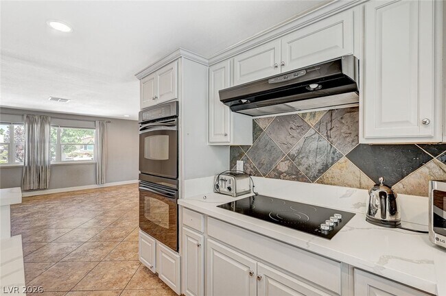 Building Photo - 4153 Woodcrest Rd