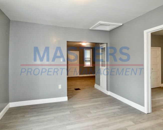 Building Photo - Spacious Rental | Convenient Central Location