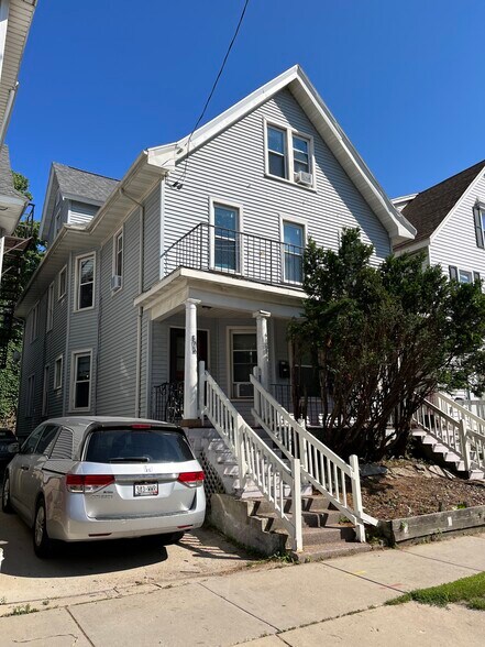 Building Photo - 405 E Johnson St