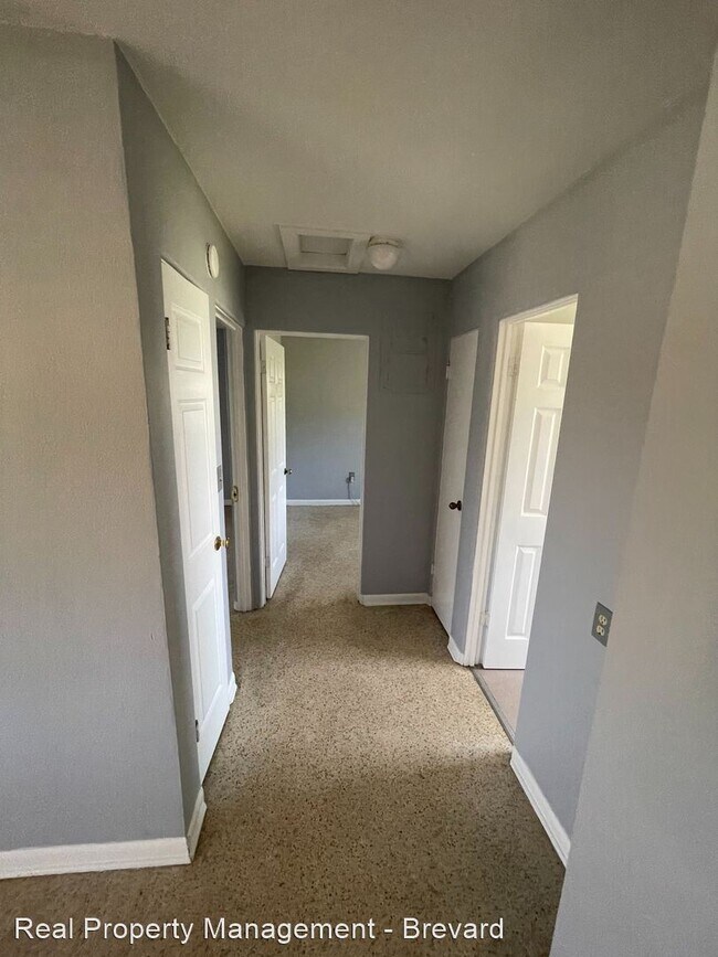 Building Photo - 2597 Stephen Dr NE