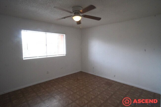 Building Photo - 117 Hughes Ave