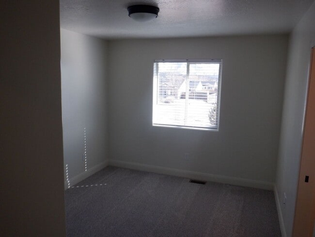 Building Photo - 3 Bed - 2.5 Bath, Newer Construction, Larg...