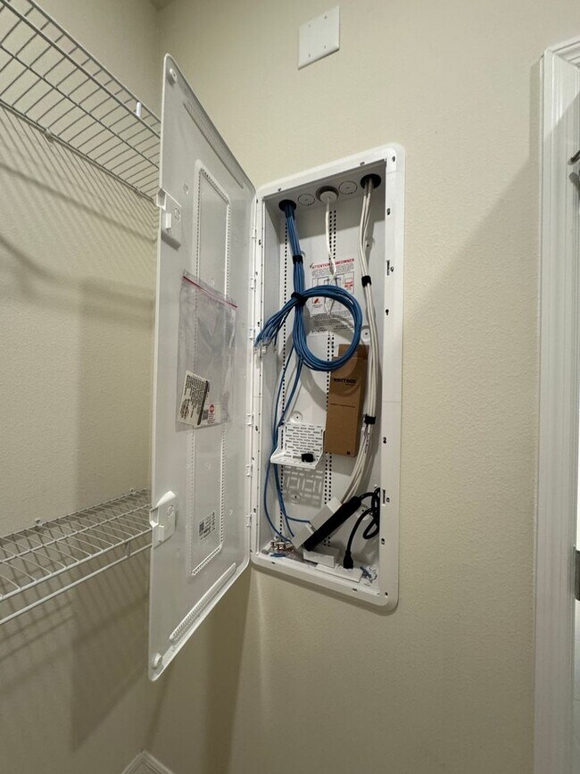 Building Photo - 5555 Settlingstone Ln