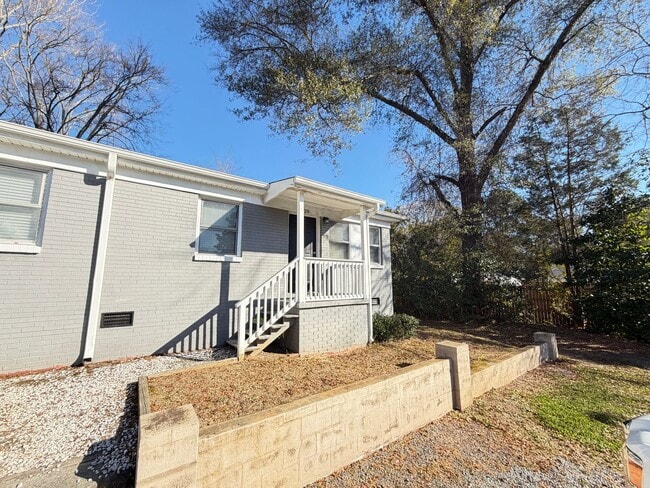 Building Photo - 2Bed/1Ba Duplex close to Downtown Concord Fully Renovated with Laundry Room on Site