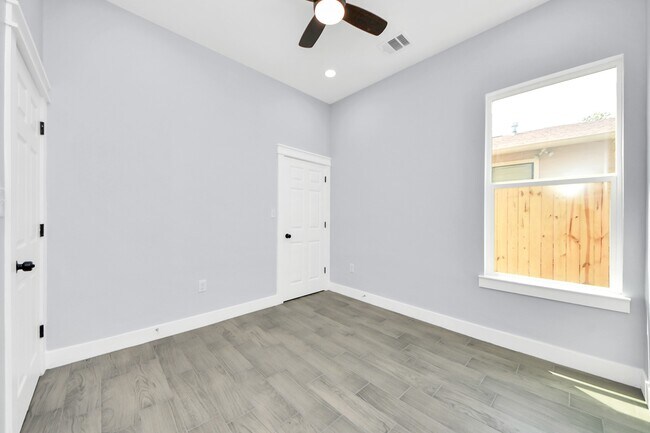 Building Photo - 917 Griffin St